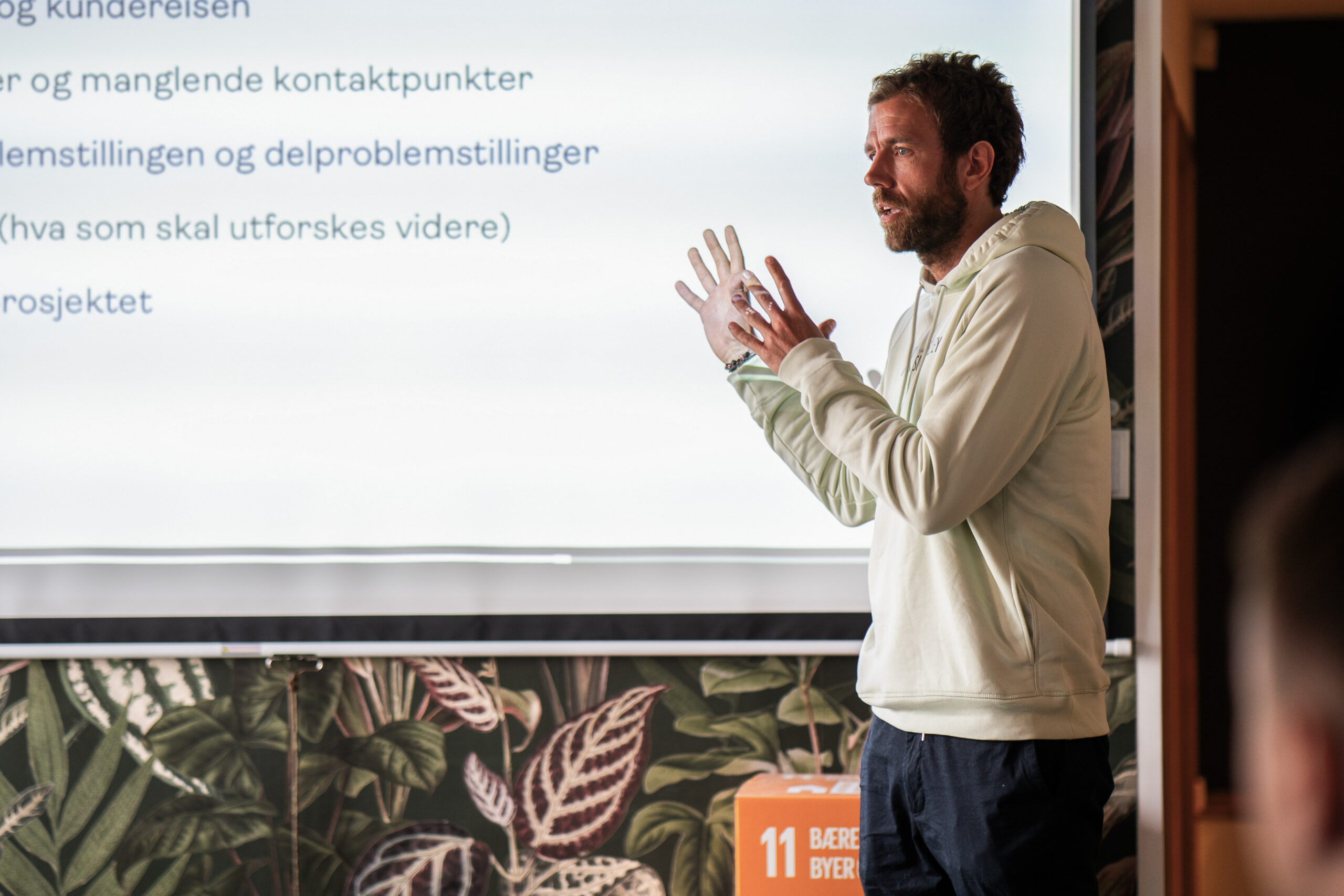 26. november blir det AI- og robotikksamling i Haugesund. Mulighetsutvikler Marius Selsø Håkonsen i Haugaland Vekst mener bedrifter i regionen må gripe sjansen til å vise fram sine KI-løsninger for europeiske miljøer.
FOTO: ALEKSANDAR ZECEVIC/HAUGALAND VEKST