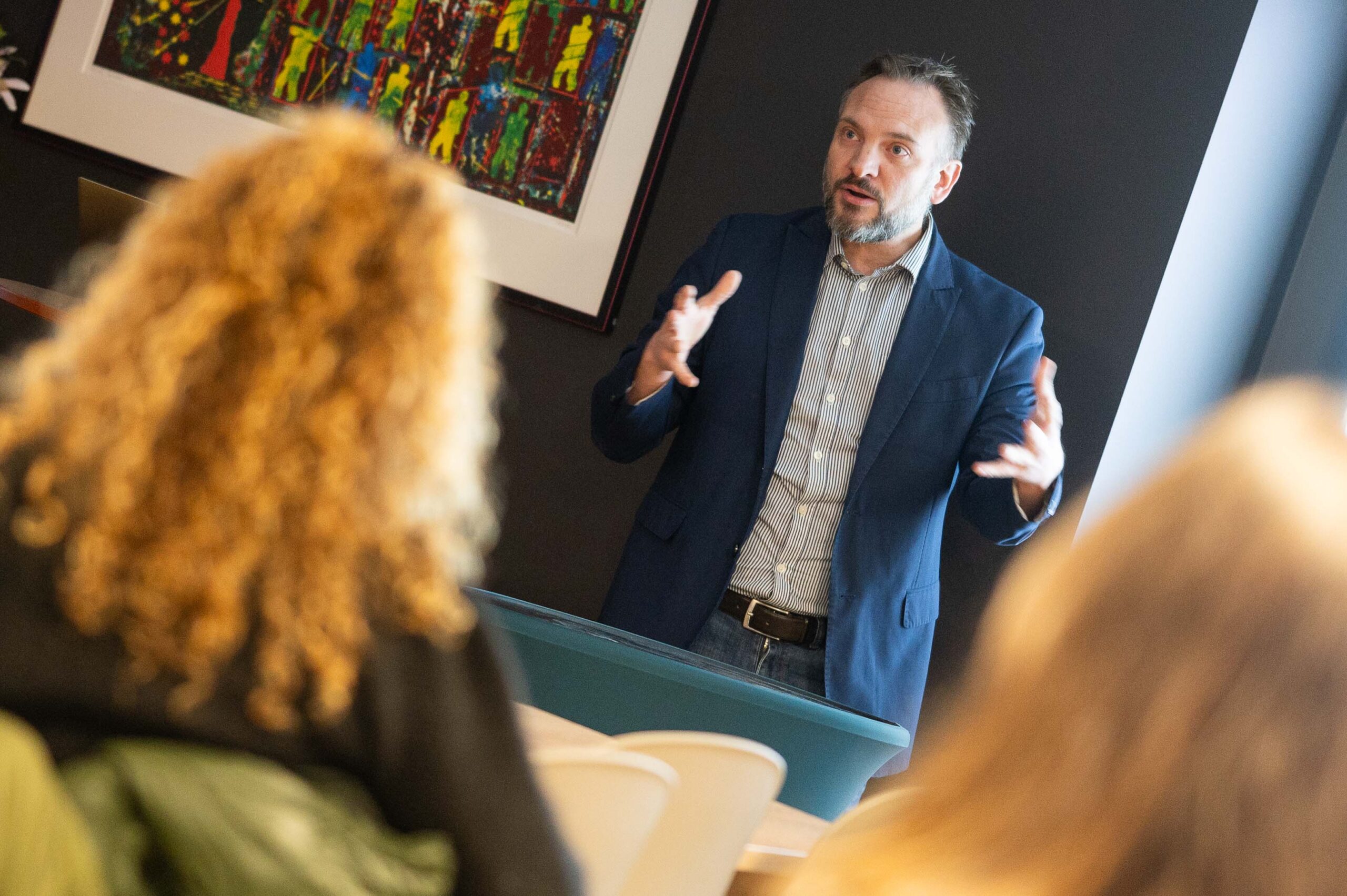 Carlo Duraturo fra Universum Norge presenterte ferske data om hva som gjør arbeidsgivere attraktive – og hvordan AI endrer rekrutteringen.