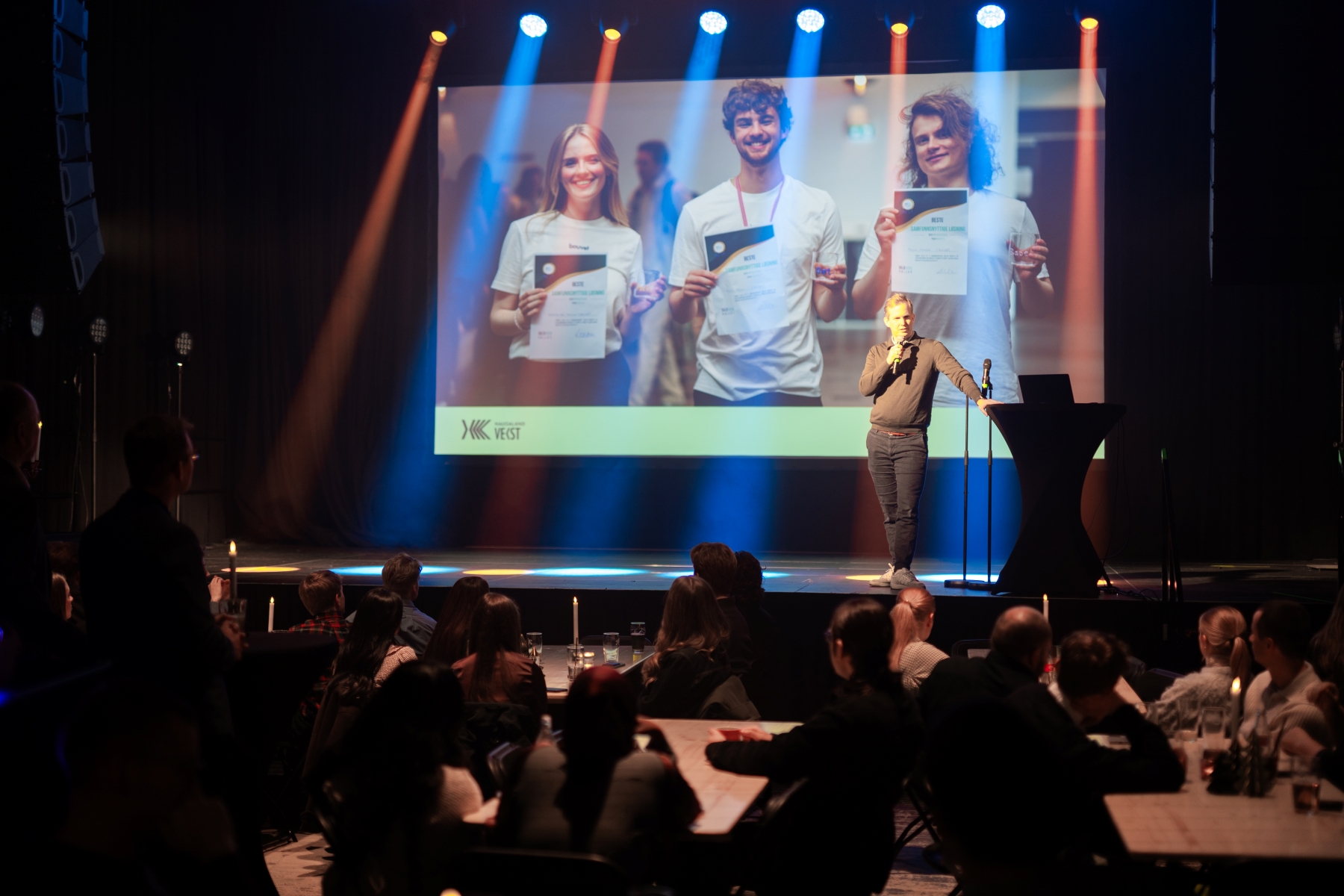 Flere av bedriftene brukte kvelden til å presentere seg for studenter på jakt etter fulltidsjobb, sommerjobb eller masteroppgave. Her fra Bouvet, som blant annet er engasjert i Sildikon Valley og ser etter sommerstudenter til sommeren. FOTO: ALEKSANDAR ZECEVIC/HAUGALAND VEKST.