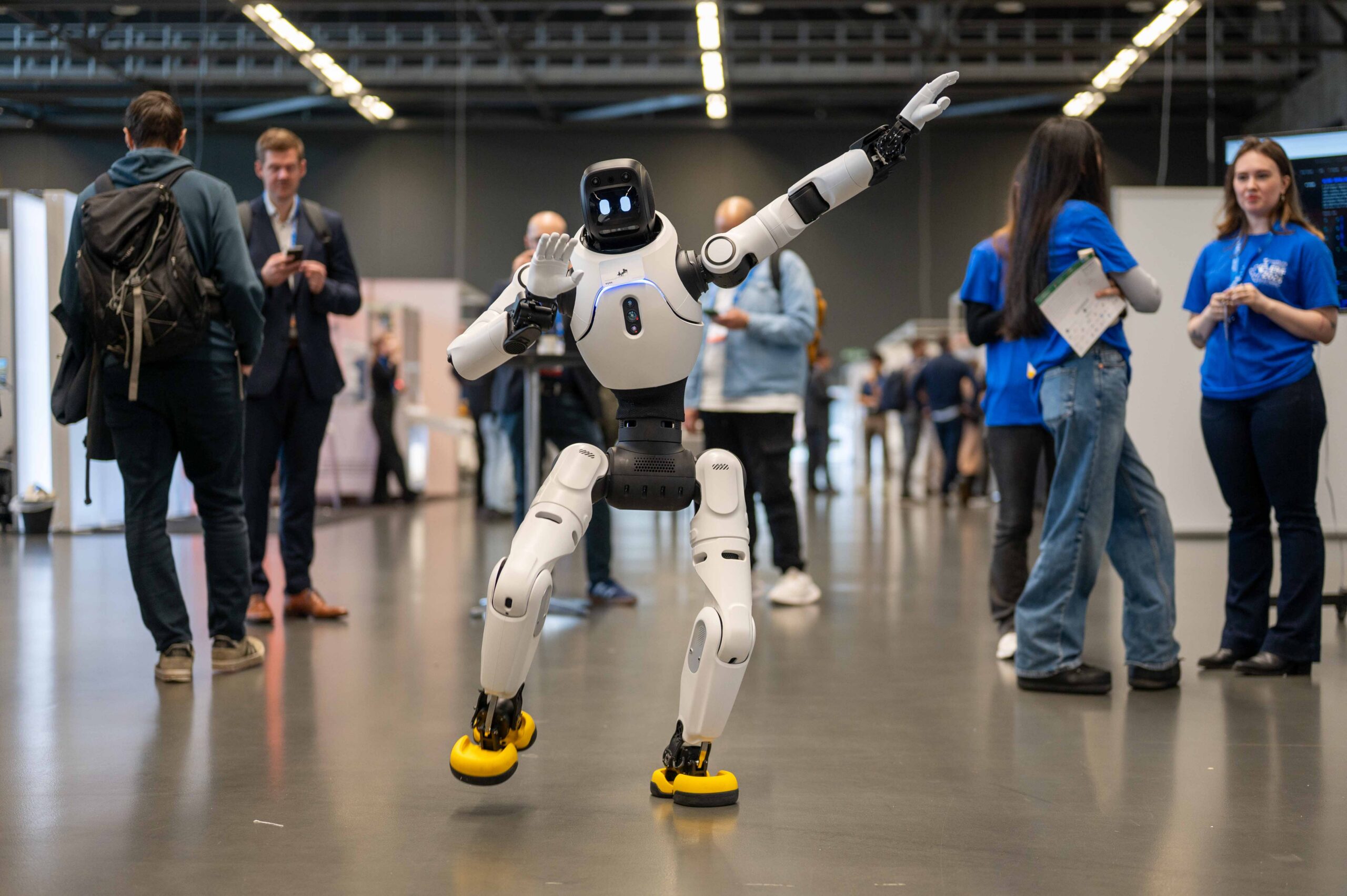 En dansende robot vakte oppsikt blant deltakerne under European Robotics Forum i Stavanger. 
ALLE FOTO: TORSTEIN TYSVÆR NYMOEN/HAUGALAND VEKST