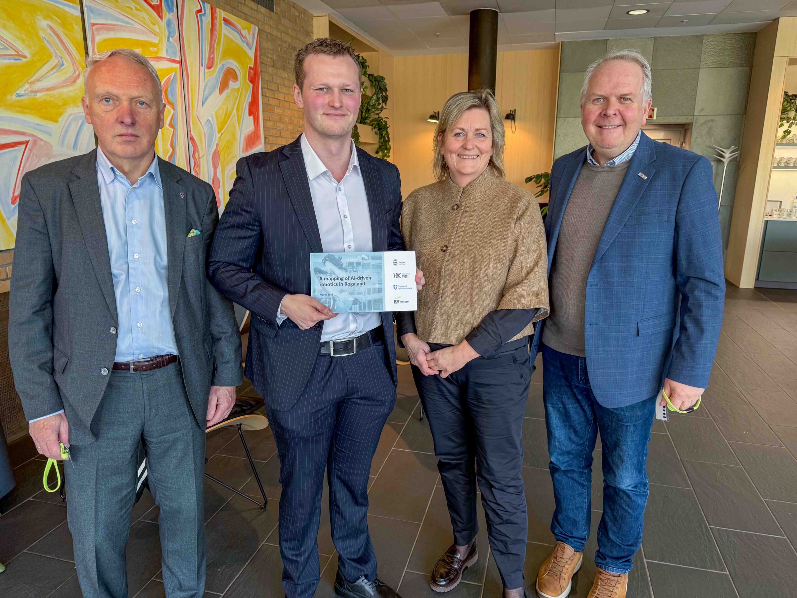 Fra venstre: Birger Haraldseid, Even Eide og Anne Woie fra Stavanger kommune og Sigmund Lier, daglig leder i Haugaland Vekst.
FOTO: TORSTEIN TYSVÆR NYMOEN/HAUGALAND VEKST