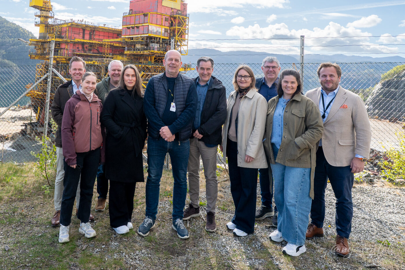 Fra besøket hos AF Gruppen i Vats: Fra venstre: Kjell Erik Haavold (HavvindNO), Evelyn Linnerud (HavvindNO), Sigmund Lier (Haugaland Vekst), Sanne Jordan (HavivindNO), John Roger Midtun (AF Gruppen), Rune Klausen (HavindNO), Gry Haave Nilsen (Rogaland fylkeskommune) Ole Johan Vierdal (Vindafjord kommune), Tora Margrethe Eide (Haugaland Vekst) og Halfdan Krohn Brekke (Vindafjord kommune).