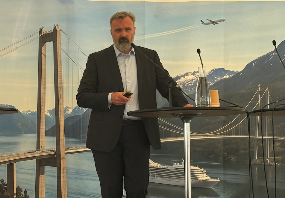 Bjørn Snorre Laksforsmo, direktør for drift og vedlikehold i Statens Vegvesen orientert om prosjekter på E134.
Foto: Torstein Tysvær Nymoen/Haugaland Vekst