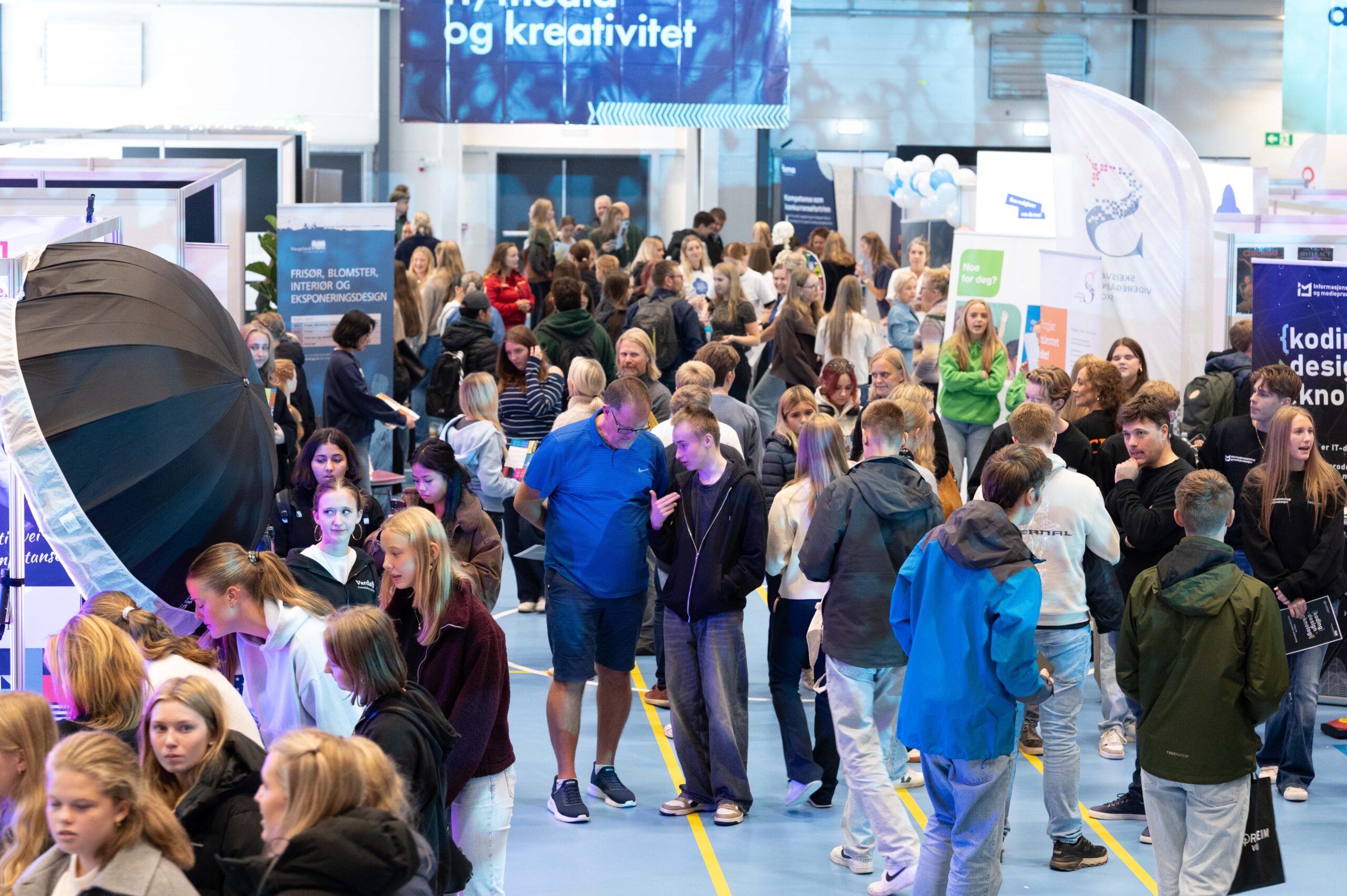 Rundt 3200 elevar er venta til årets Yrkesmesse for Haugalandet. Her får ungdom møte bedrifter og utdanningsaktørar frå heile regionen. Biletet er frå fjorårets messe.
FOTO: TORSTEIN TYSVÆR NYMOEN/HAUGALAND VEKST
