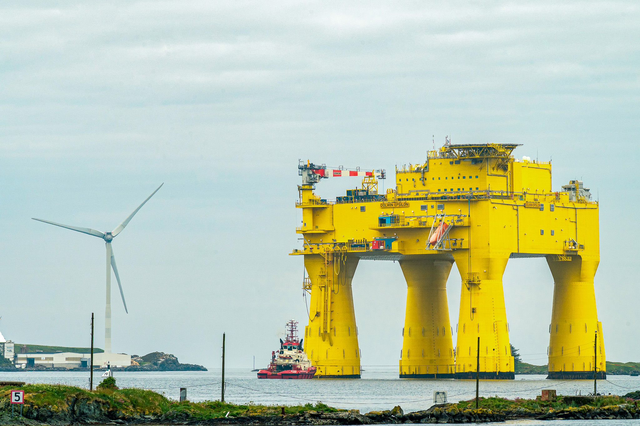 Dolwin Epislon på vei fra Aibel i Haugesund til tysk sektor av Nordsjøen i 2025. FOTO: TORSTEIN TYSVÆR NYMOEN/HAUGALAND VEKST